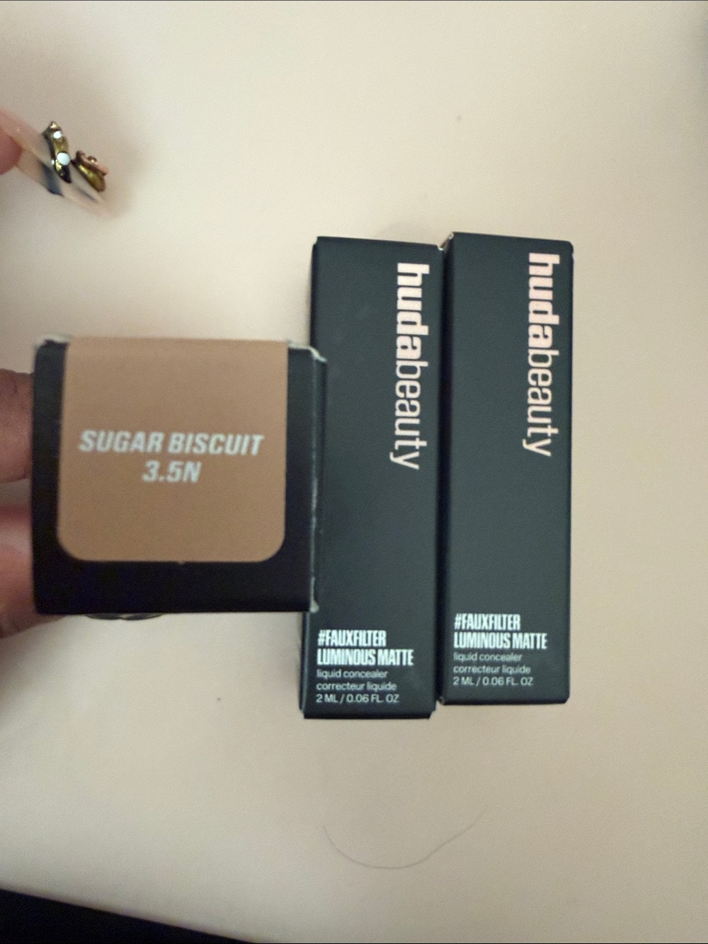 HUDA BEAUTY Concealer Boxes – Sugar Biscuit Shade (3.5N) MINI
